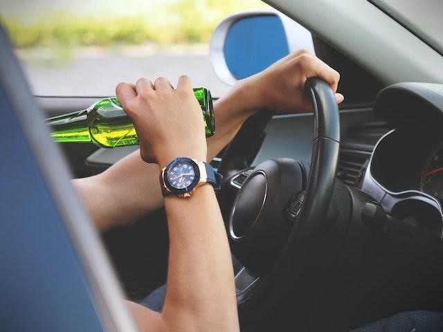 Top 4 Reasons to Hire A DUI or DWI Lawyer